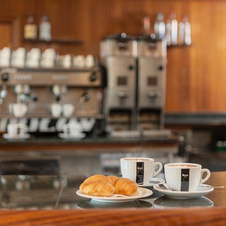 Tryp Bilbao Sondika Hotel Bagian luar foto