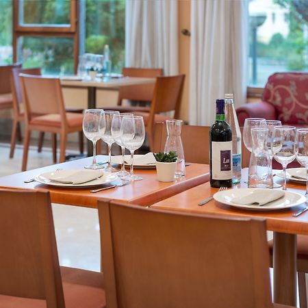 Tryp Bilbao Sondika Hotel Bagian luar foto
