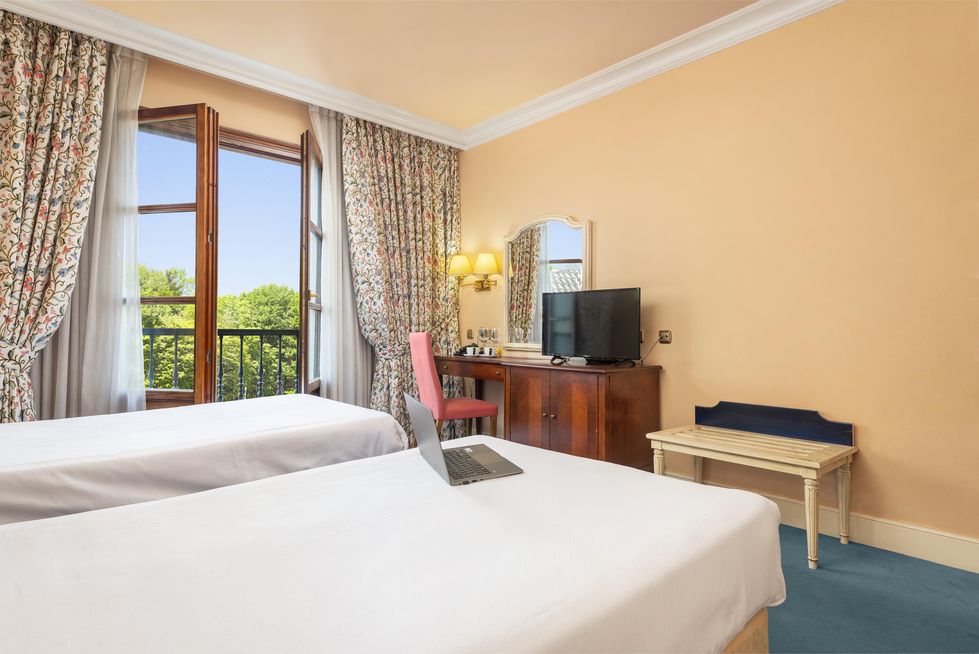 Tryp Bilbao Sondika Hotel Bagian luar foto