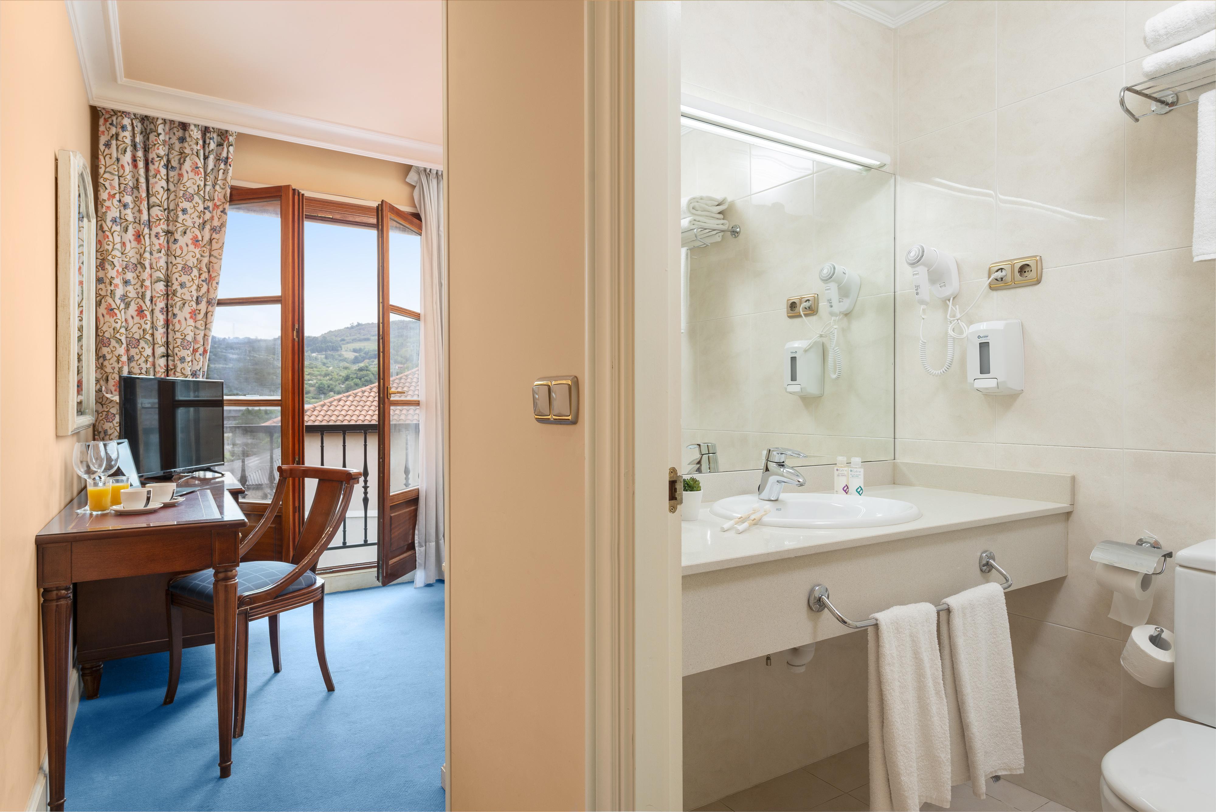 Tryp Bilbao Sondika Hotel Bagian luar foto