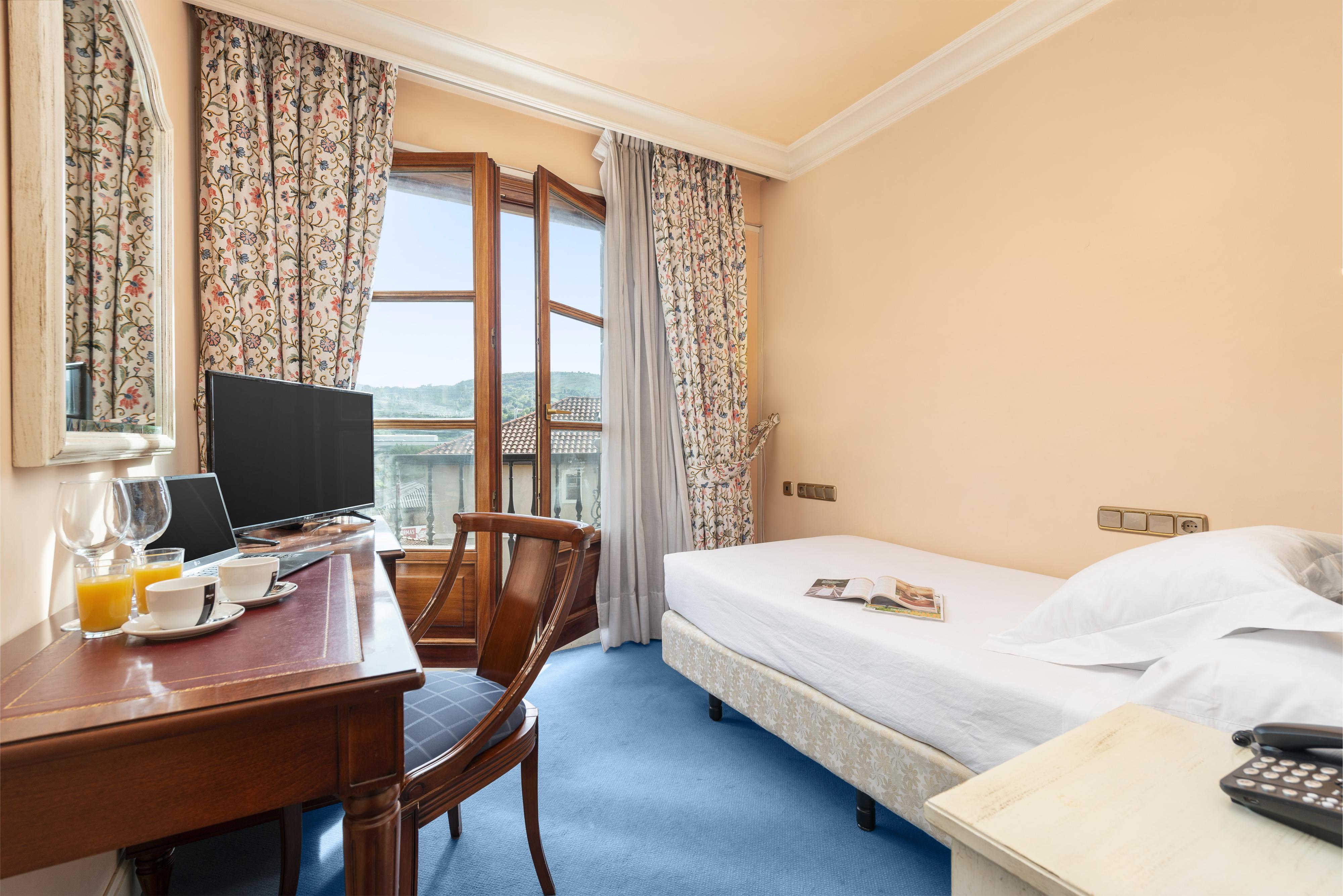 Tryp Bilbao Sondika Hotel Bagian luar foto