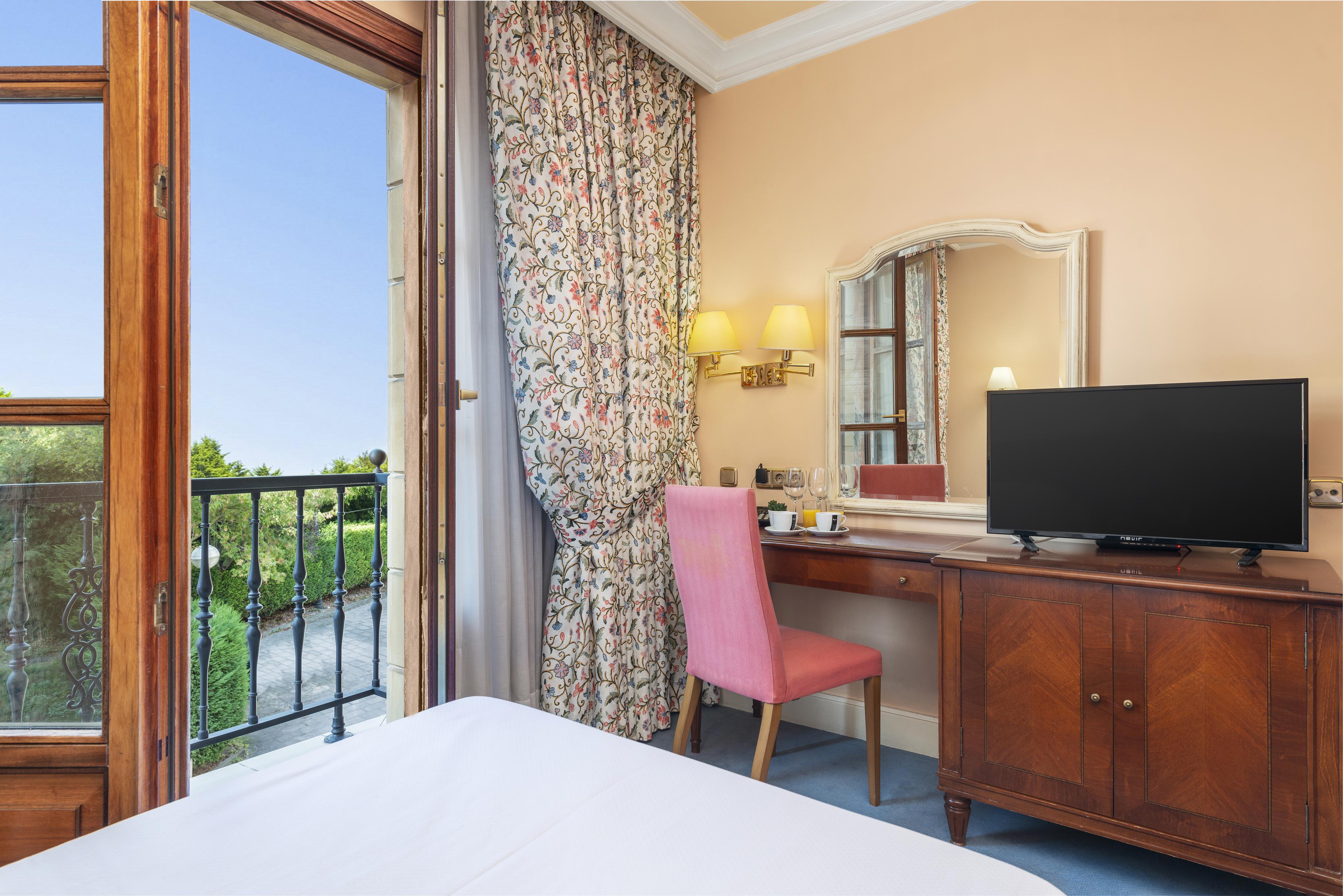 Tryp Bilbao Sondika Hotel Bagian luar foto