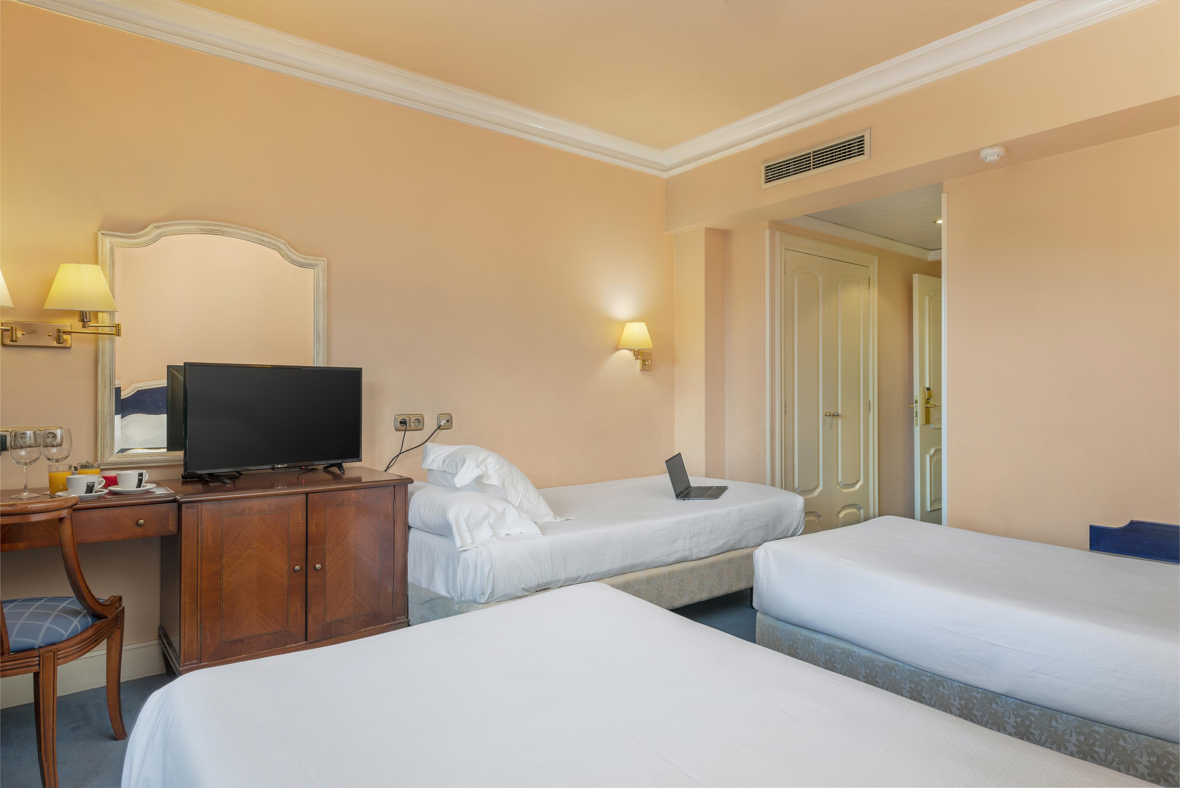 Tryp Bilbao Sondika Hotel Bagian luar foto