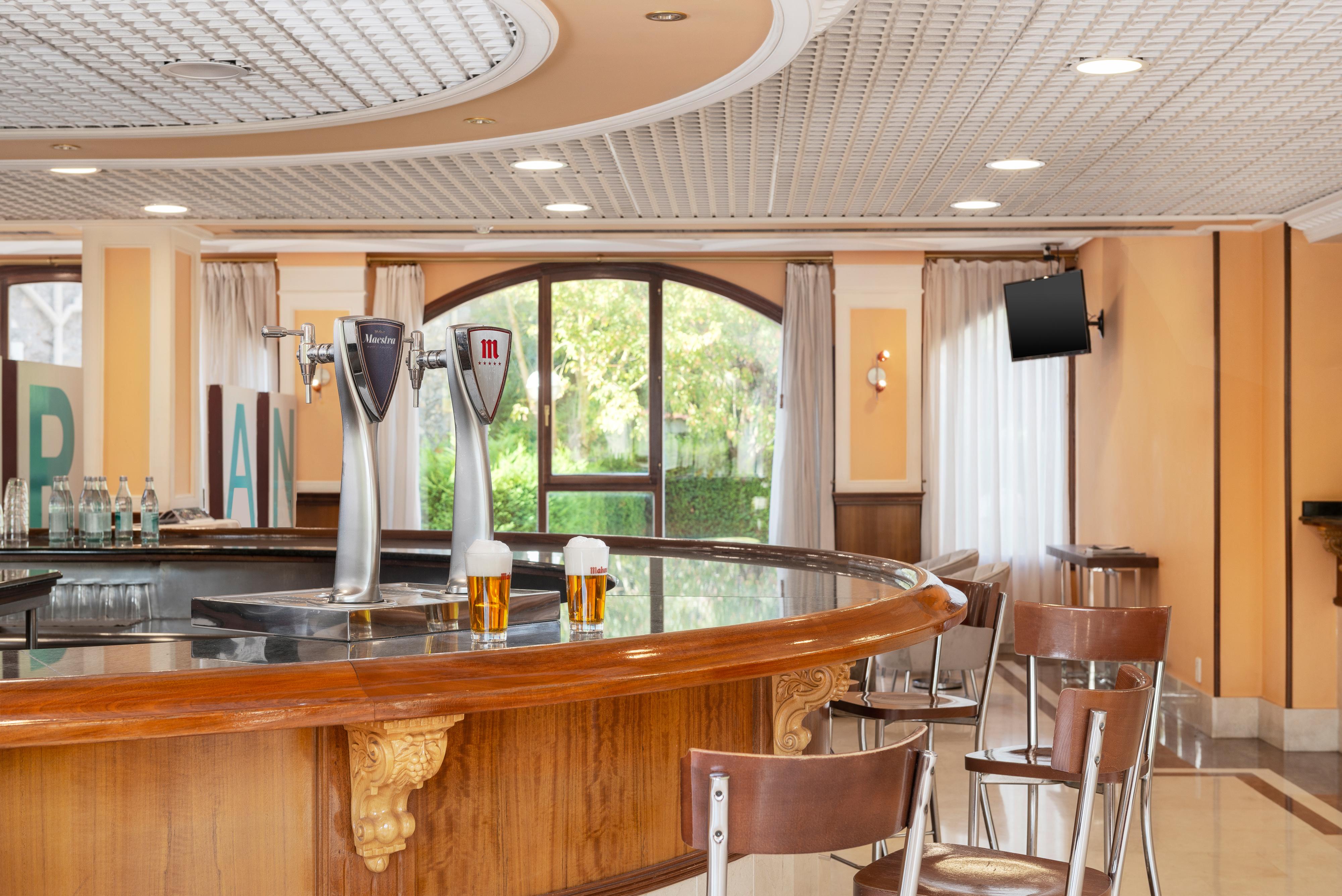 Tryp Bilbao Sondika Hotel Bagian luar foto