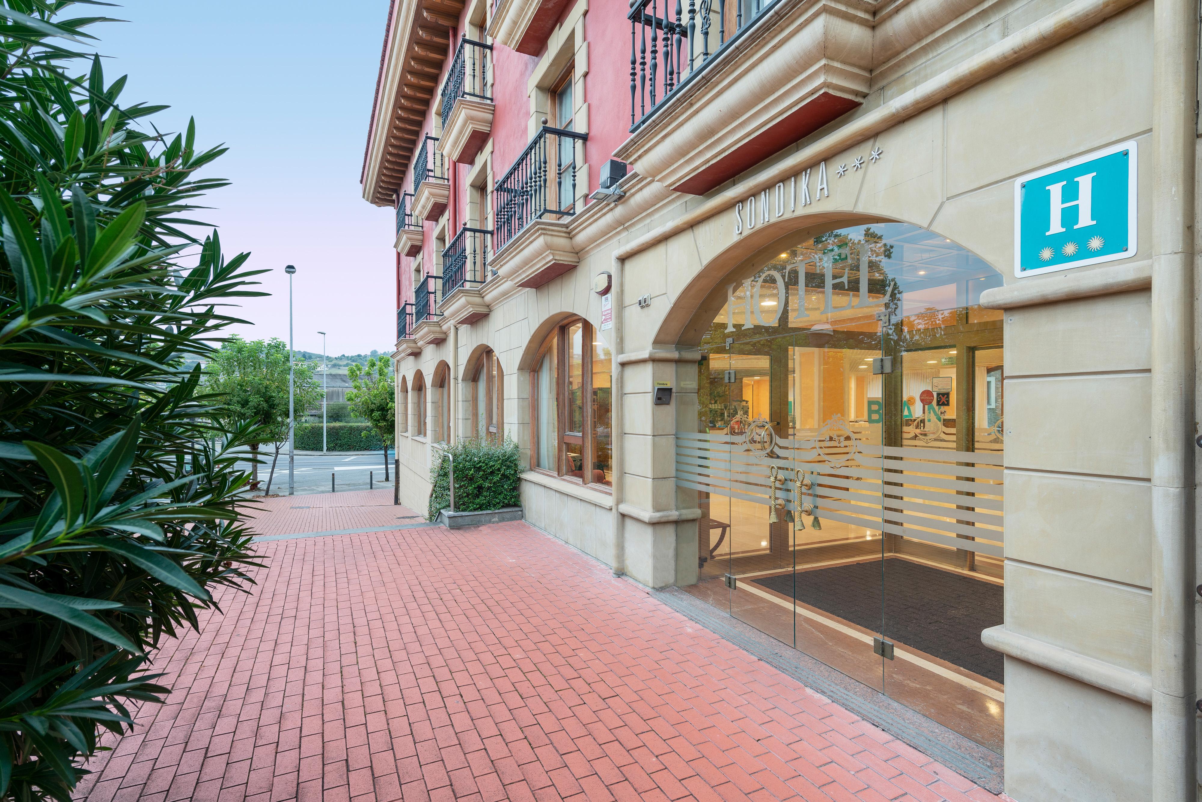 Tryp Bilbao Sondika Hotel Bagian luar foto
