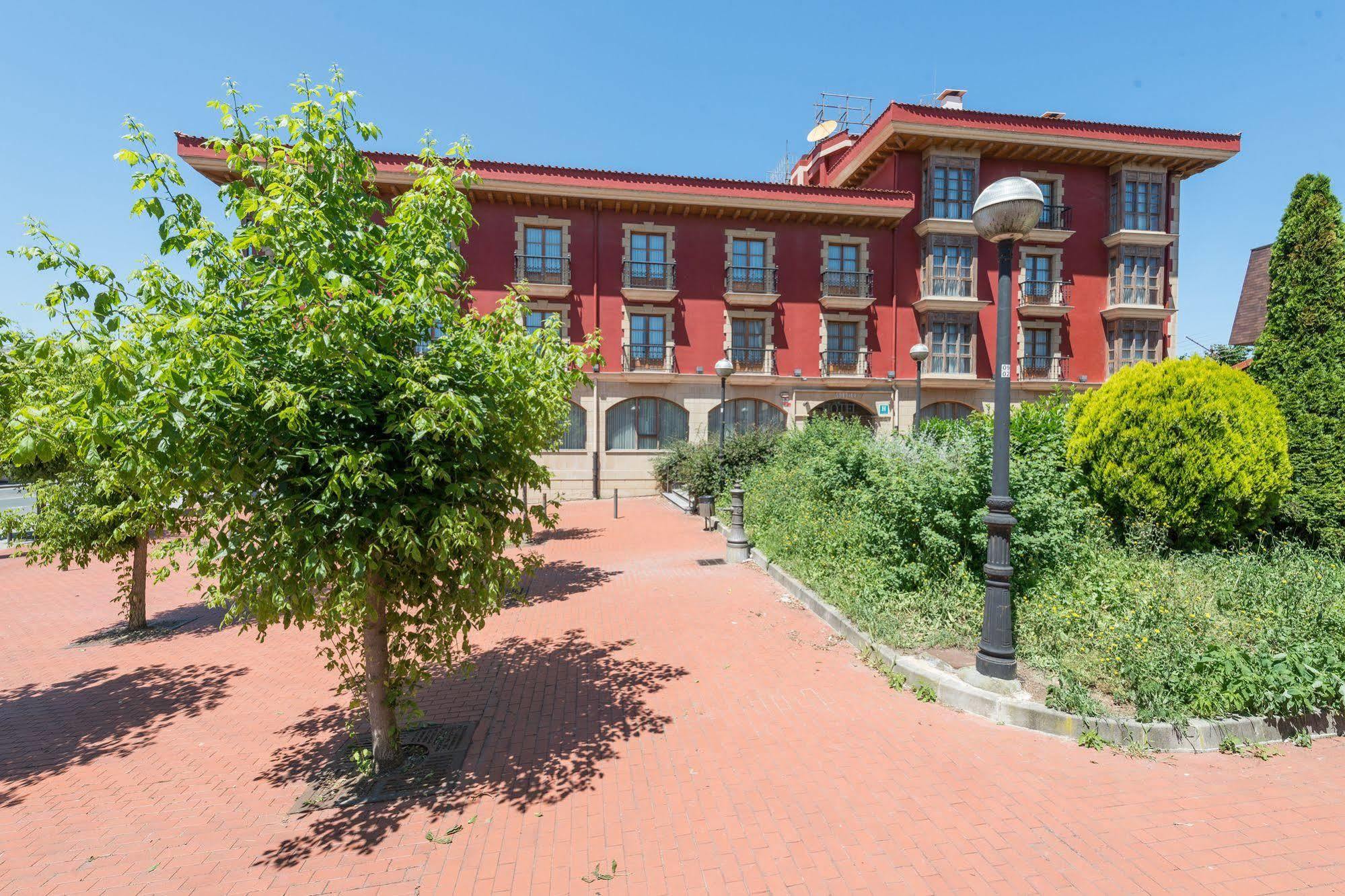 Tryp Bilbao Sondika Hotel Bagian luar foto
