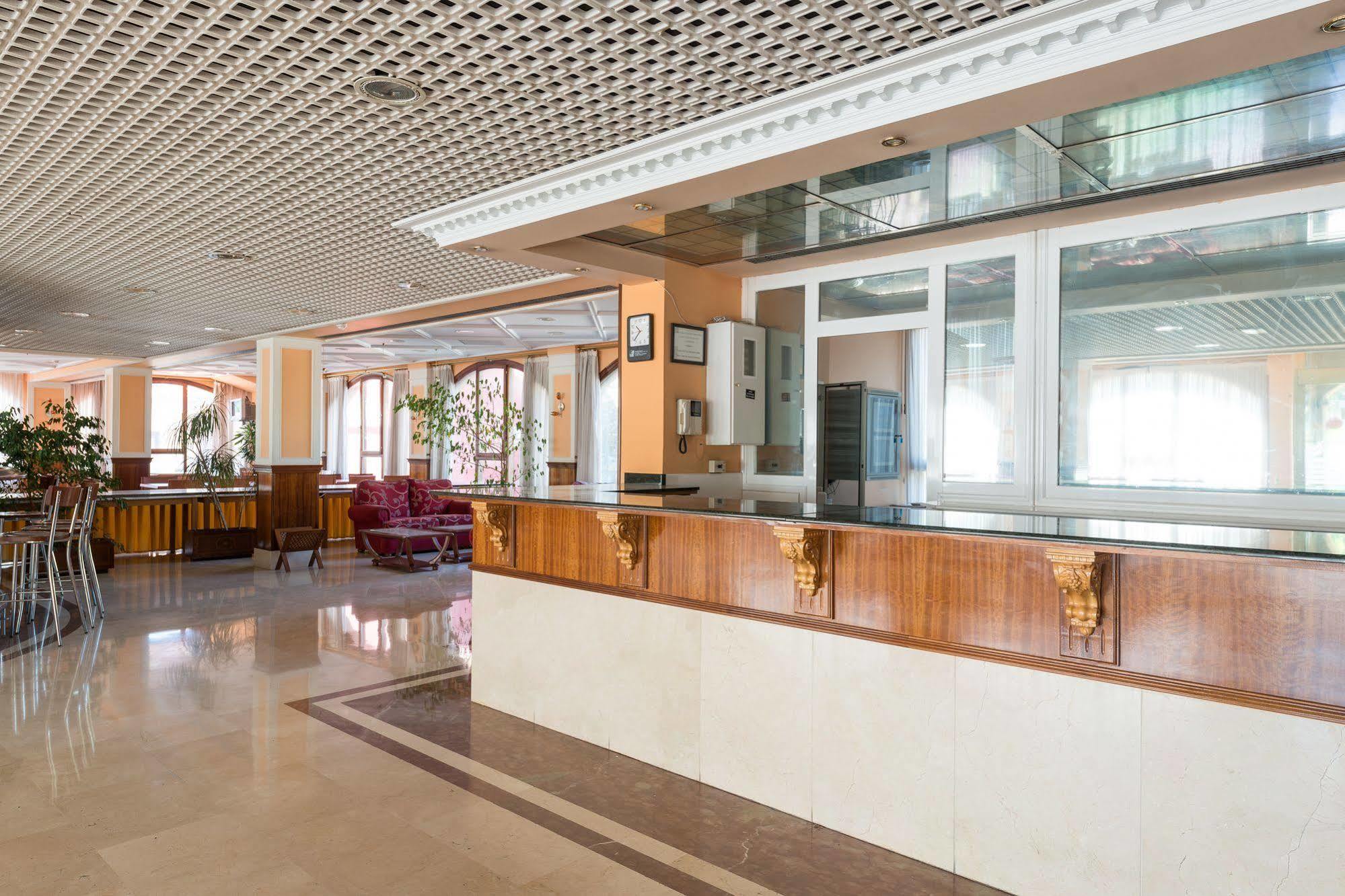 Tryp Bilbao Sondika Hotel Bagian luar foto