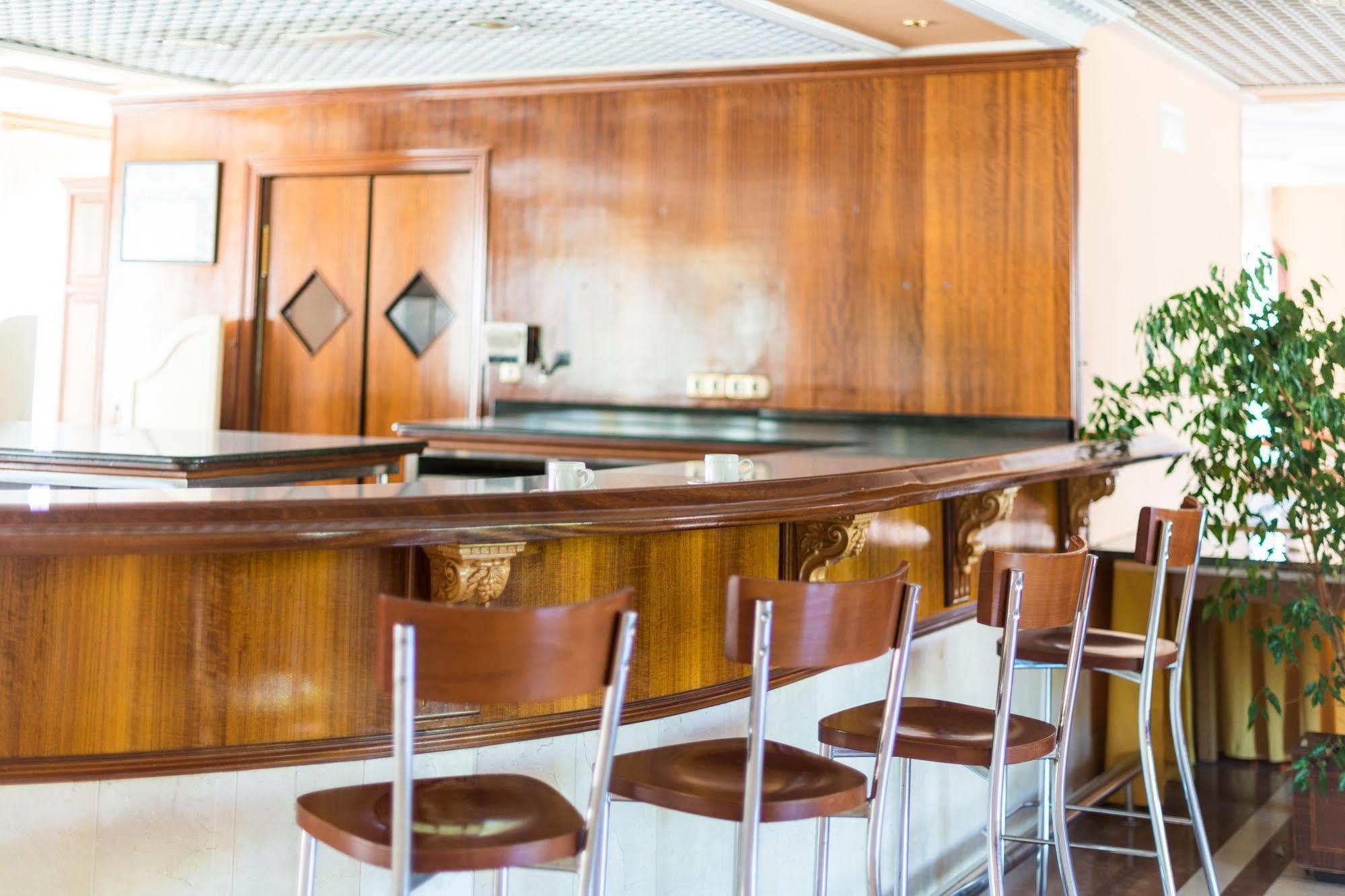 Tryp Bilbao Sondika Hotel Bagian luar foto