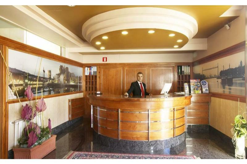 Tryp Bilbao Sondika Hotel Bagian luar foto