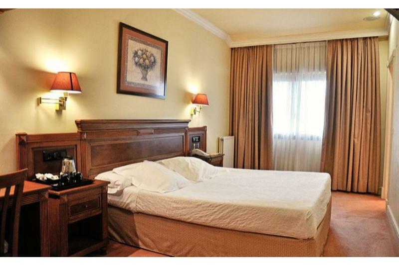 Tryp Bilbao Sondika Hotel Bagian luar foto